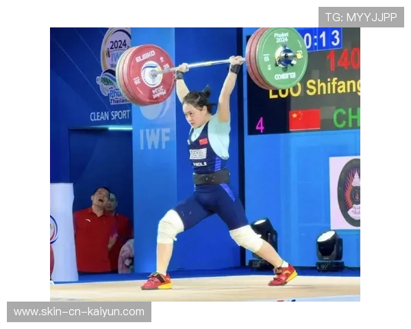 举重：19 岁中国小将破世界纪录